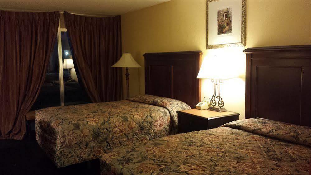 Motel Super 8 By Wyndham Goldsboro Esterno foto