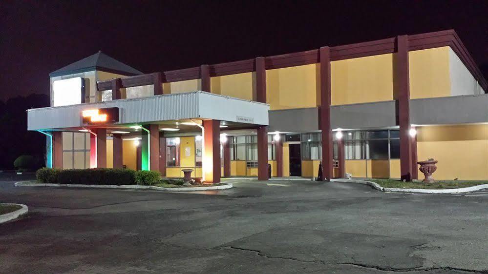 Motel Super 8 By Wyndham Goldsboro Esterno foto