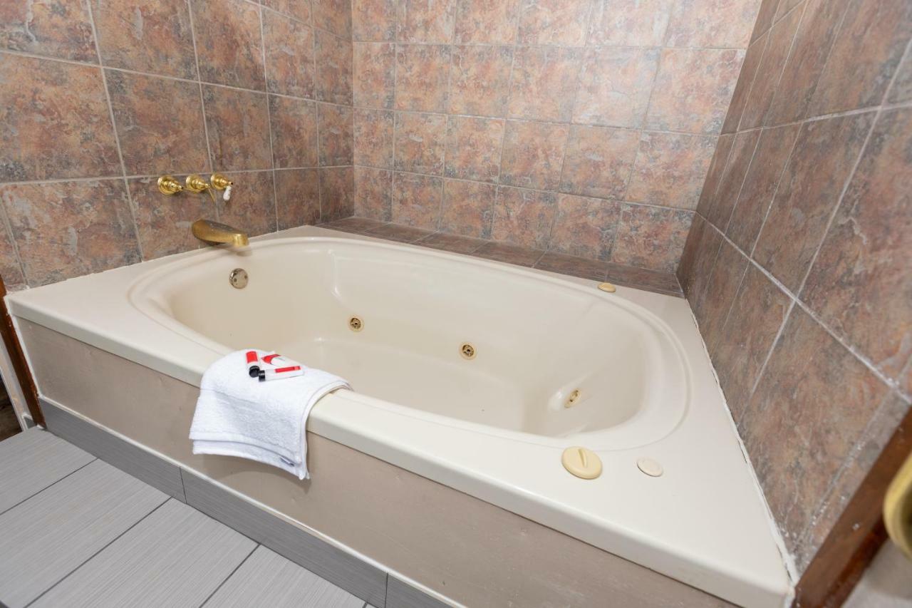 Motel Super 8 By Wyndham Goldsboro Esterno foto